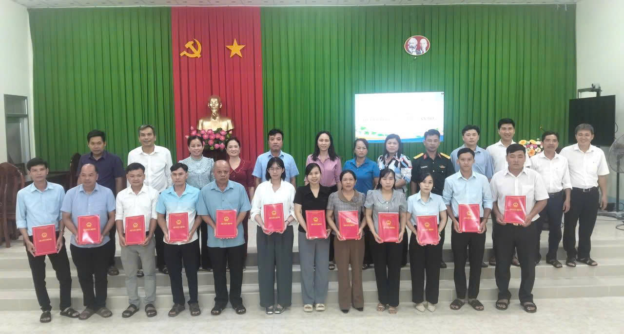 Tập Ngãi: Tổ chức lễ công bố quyết định thôi việc đối với Người hoạt động không chuyên trách cấp xã